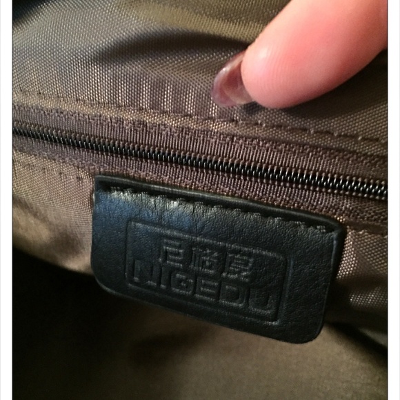 NIGEDU Black Envelope Clutch with Shoulder Strap - Picture 4 of 5